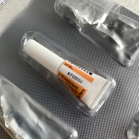 [Free If You Bundle $15+] *Only One Tube* Bayer Advantage II Flea Spot Treatment - Picture 2 of 6